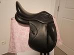 Ikonic Light dressuurzadel 17,5", Zo goed als nieuw, https://www.ikonicsaddlery.com, Ikonic, Rue du manypré 2, 1325 Corroy-Le-grand, België