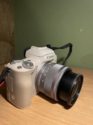 Canon EOS M50 wit + 15-45mm lens | Vlogset compleet beschikbaar voor biedingen
