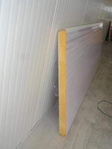 panneau isolation autoporteur mur ou toit beschikbaar voor biedingen