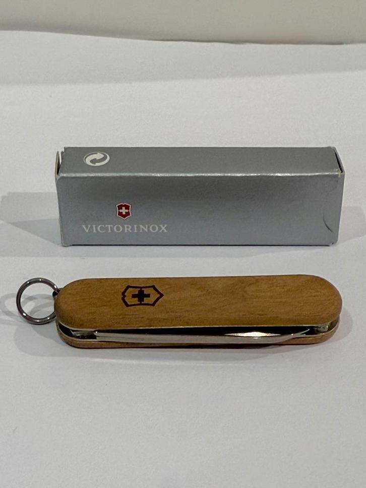 Victorinox pocket knife Wood Classic SD, Antiek en Kunst, Antiek | Gereedschap en Instrumenten, Verzenden
