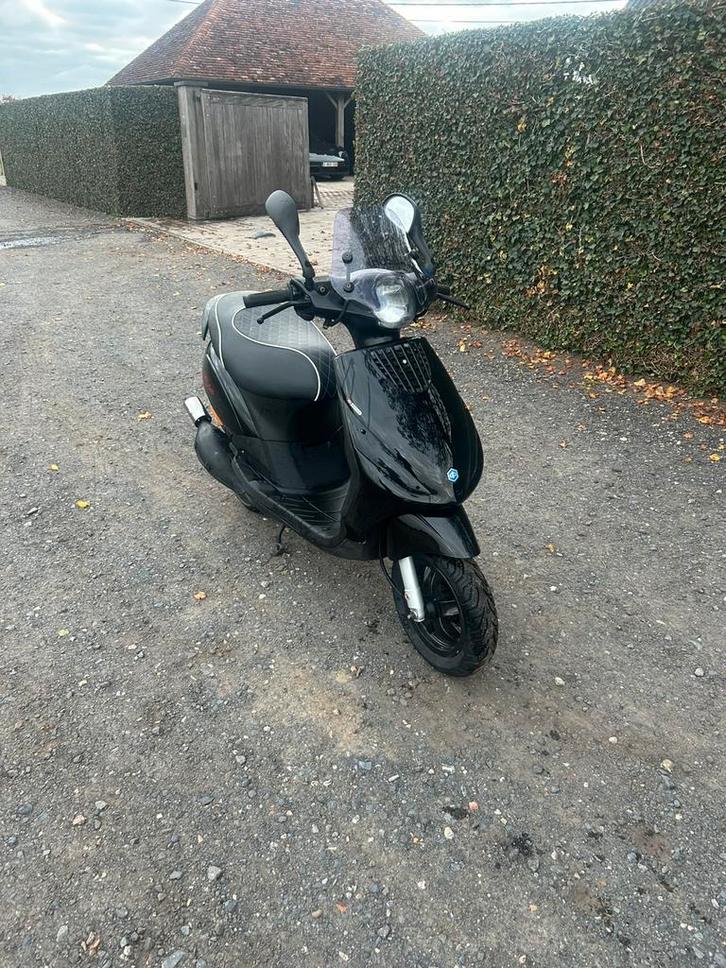 Piaggio zip 2t 70 b klasse, Fietsen en Brommers, Scooters | Piaggio, Zo goed als nieuw, Zip, Ophalen of Verzenden