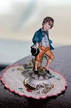Beeldje jongetje met hondje Vierosca Copodimonta Italia, Ophalen of Verzenden, Gebruikt, Fantasy