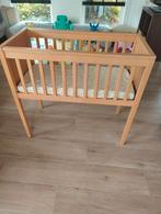 Babywiegje in hout met matras, Kinderen en Baby's, Ophalen, Zo goed als nieuw