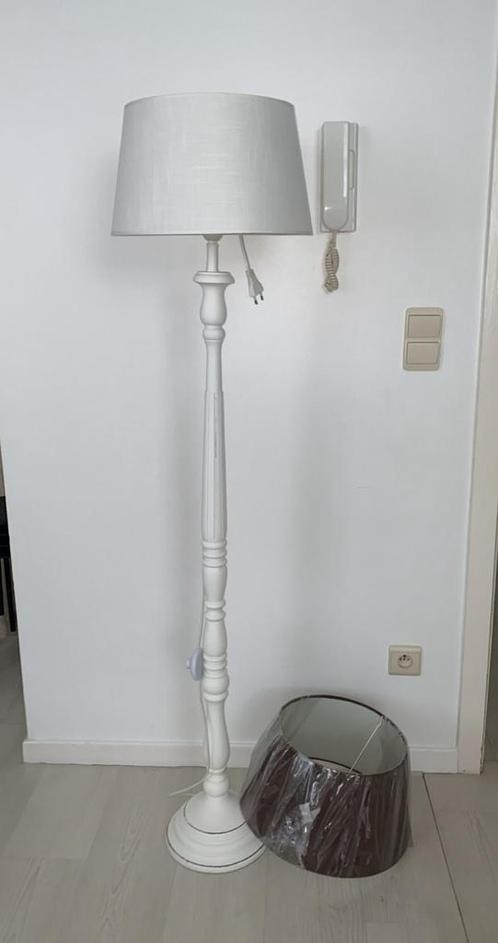 Stijlvolle staande lamp met extra (nieuwe) lampenkap, Huis en Inrichting, Lampen | Vloerlampen, Zo goed als nieuw, 150 tot 200 cm