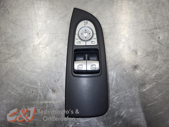 Commutateur vitre électrique d'un Mercedes Vito, Autos : Pièces & Accessoires, Tableau de bord & Interrupteurs, Mercedes-Benz