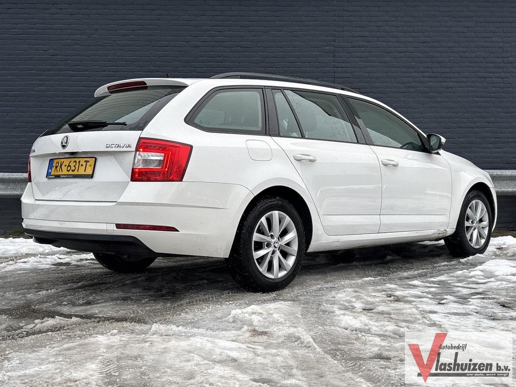 Skoda Octavia Combi 1.0 TSI Greentech Ambition Business | €, Auto's, Skoda, Automaat, Zwart, Wit, Bedrijf