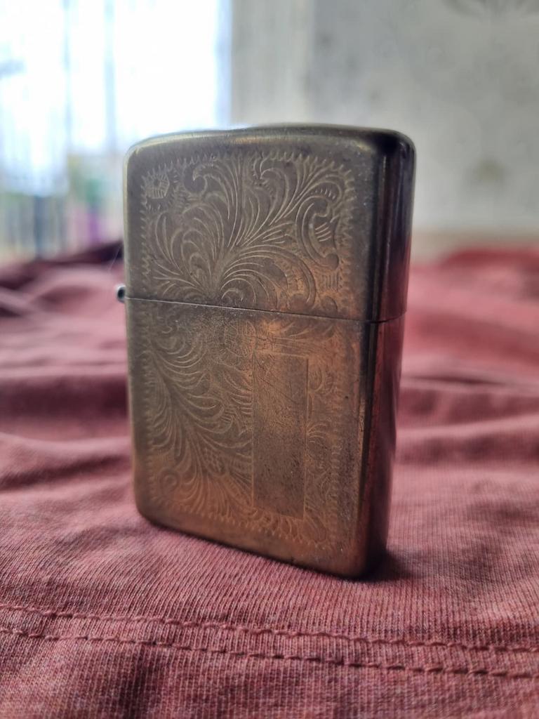 Venetian Brass Zippo 1994, Verzamelen, Rookartikelen, Aanstekers en Luciferdoosjes, Gebruikt, Aansteker, Verzenden