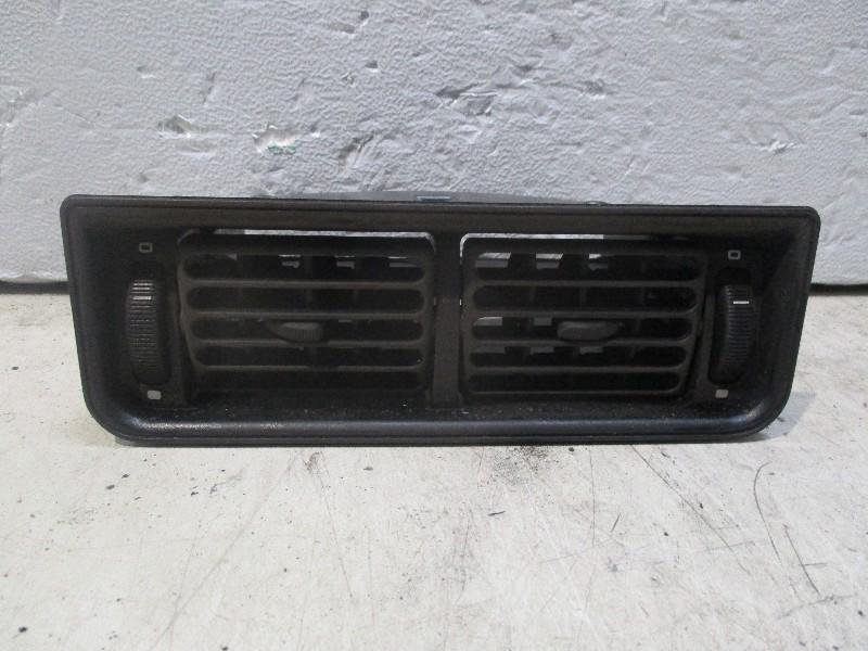 DASHBOARD LUCHTROOSTER MIDDEN Ford Sierra I (83bga014l21-b), Gebruikt, Ford