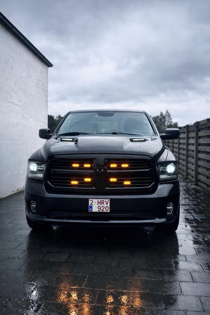 Dodge ram sport lange bed lange cabin, Auto's, Dodge, Particulier, RAM 1500, LPG, Euro 6, Zwart, Leder, Vierwielaandrijving, Ophalen