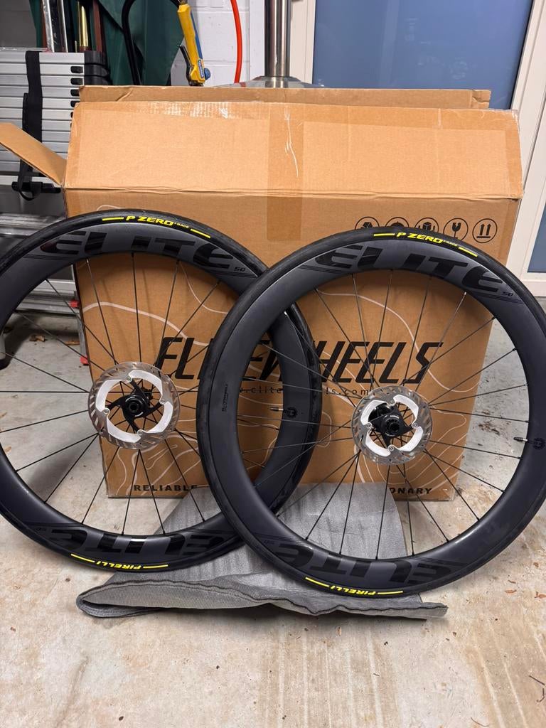 Volledige ELITEWHEELS wielset | 50 mm | carbon | 11spd, Vélos & Vélomoteurs, Vélos Pièces, Comme neuf, Guidon, Carbone, Enlèvement
