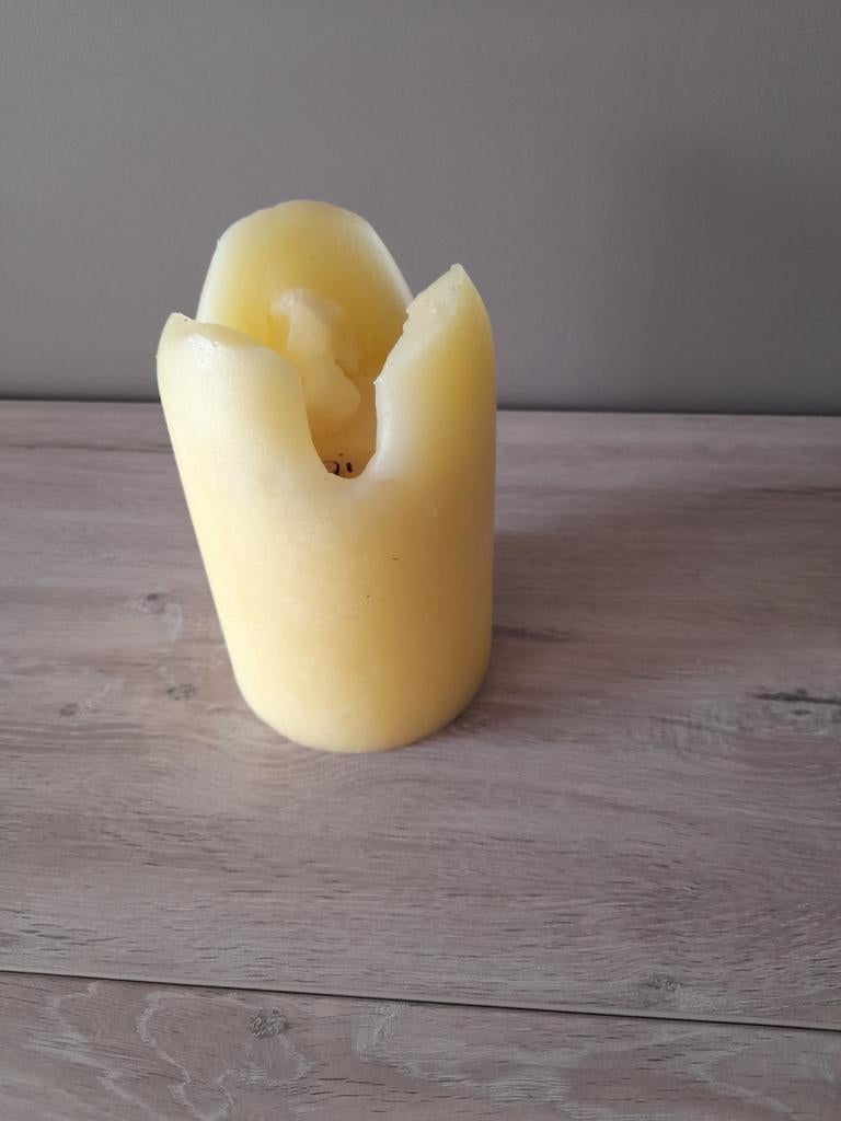 Gele paaskaars, Ophalen, Kaars