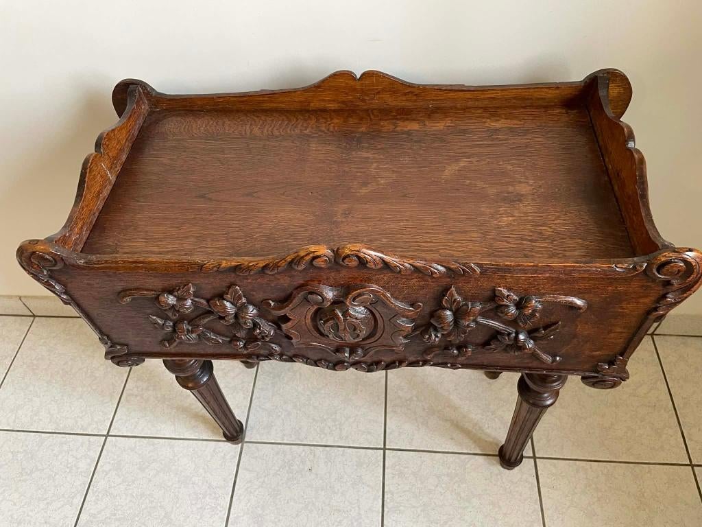 Antieken bloembak uit eik met mooi steekwerk., Ophalen