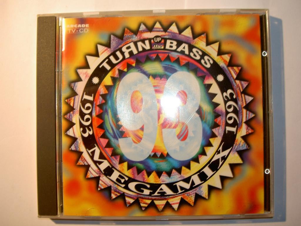 CD Turn Up The Bass Megamix 1993, CD & DVD, CD | Dance & House, Utilisé, Enlèvement ou Envoi