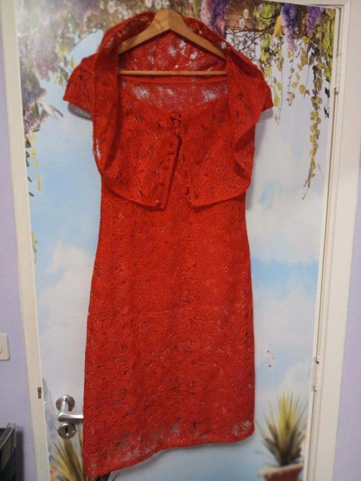Superbe robe de soirée en dentelle XL, Vêtements | Femmes, Robes, Comme neuf, Taille 38/40 (M), Rouge, Au-dessus du genou, Enlèvement ou Envoi