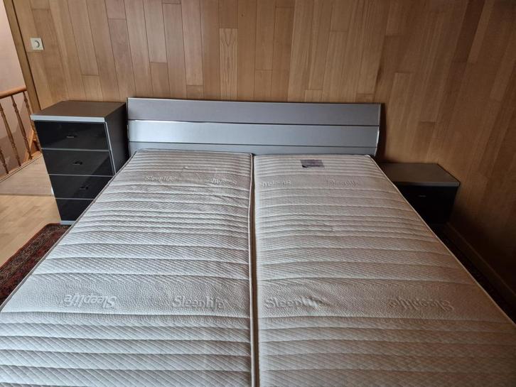 2 persoonsbed, Huis en Inrichting, Slaapkamer | Bedden, Zo goed als nieuw, Tweepersoons, 180 cm, 200 cm, Grijs, Ophalen