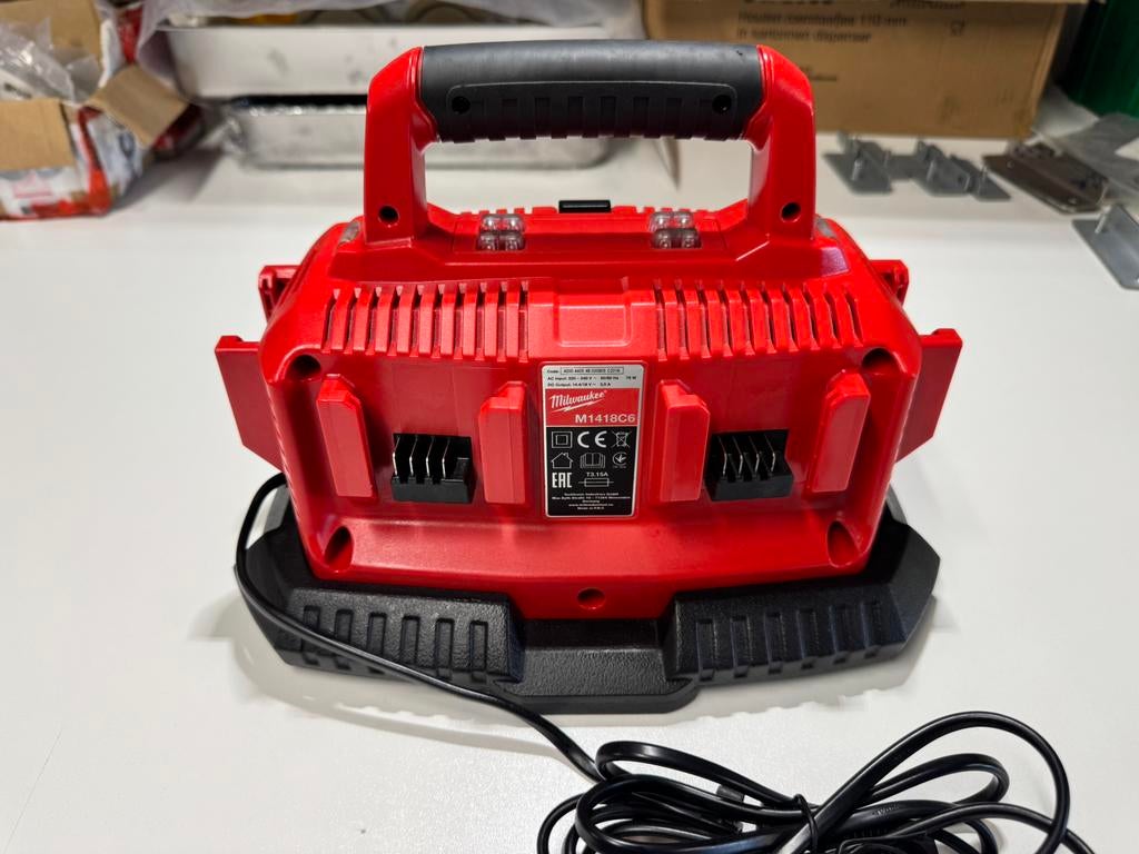 Milwaukee M18 6 voudige Lader, Ophalen, Gebruikt