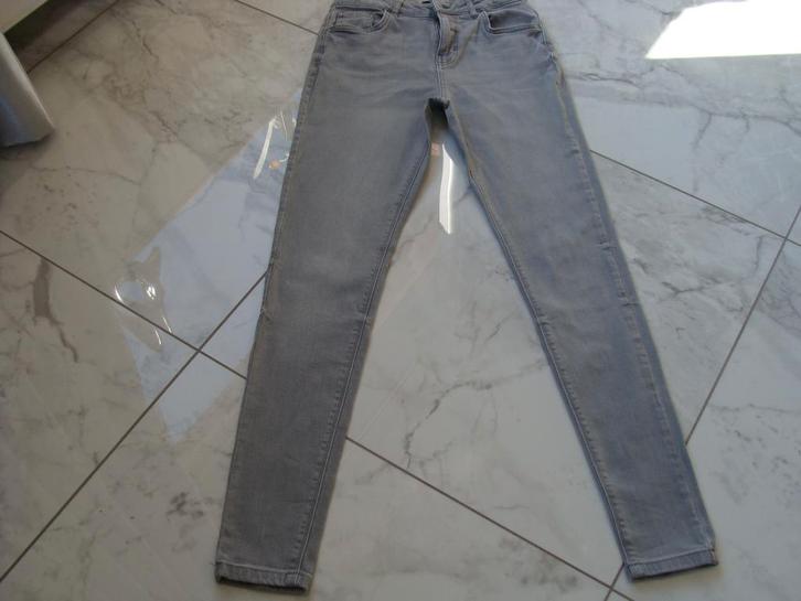 1 jeans' gris denim co,  et 1 jeans' bleu, taille 38, neuf, Kleding | Dames, Spijkerbroeken en Jeans, Nieuw, Overige jeansmaten