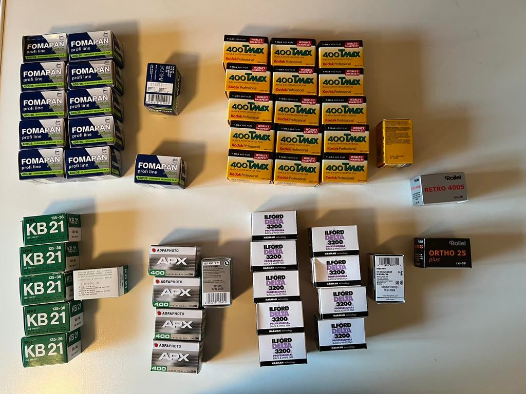 Lot 35mm zwart-wit film - Ilford, Kodak, Rollei, Fomapan, TV, Hi-fi & Vidéo, Appareils photo analogiques, Enlèvement