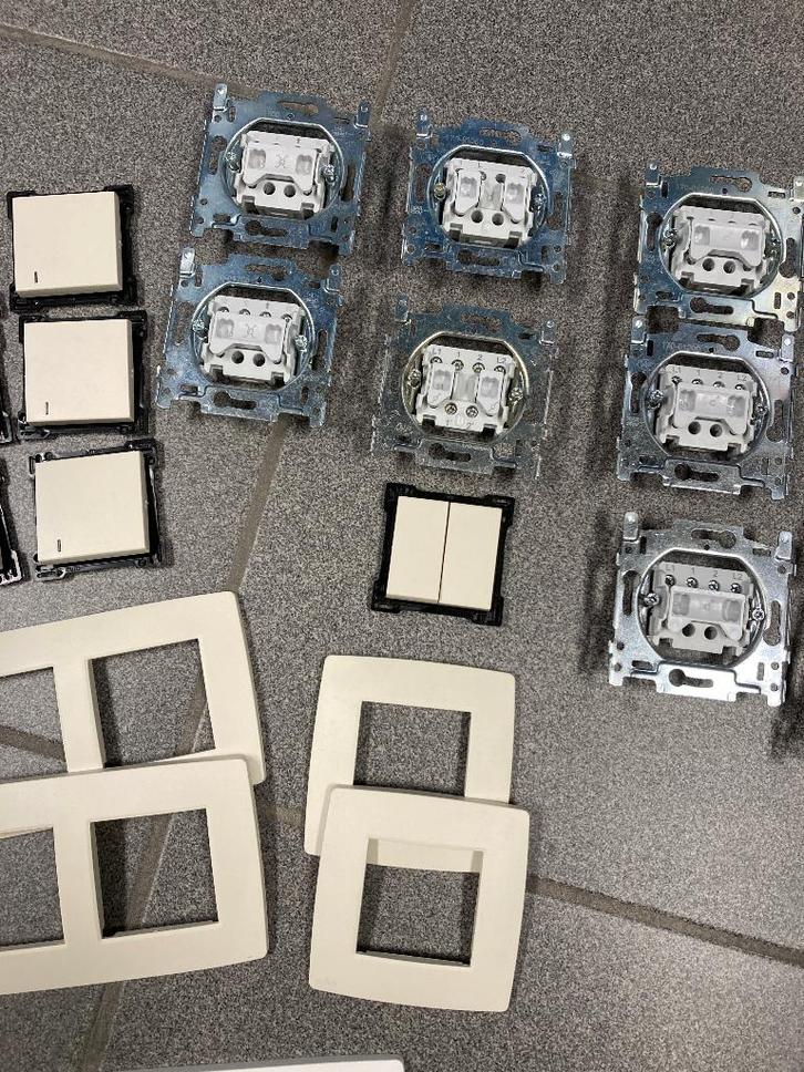 Niko materiaal, Bricolage & Construction, Électricité & Câbles, Comme neuf, Autres types, Enlèvement ou Envoi