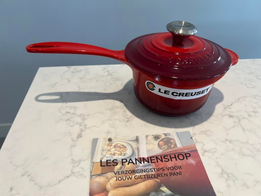 Nouvelle casserole Le Creuset 16 cm rouge cerise, Maison & Meubles, Cuisine | Casseroles & Poêles, Neuf, Enlèvement ou Envoi, Poêle à frire ou Sauteuse
