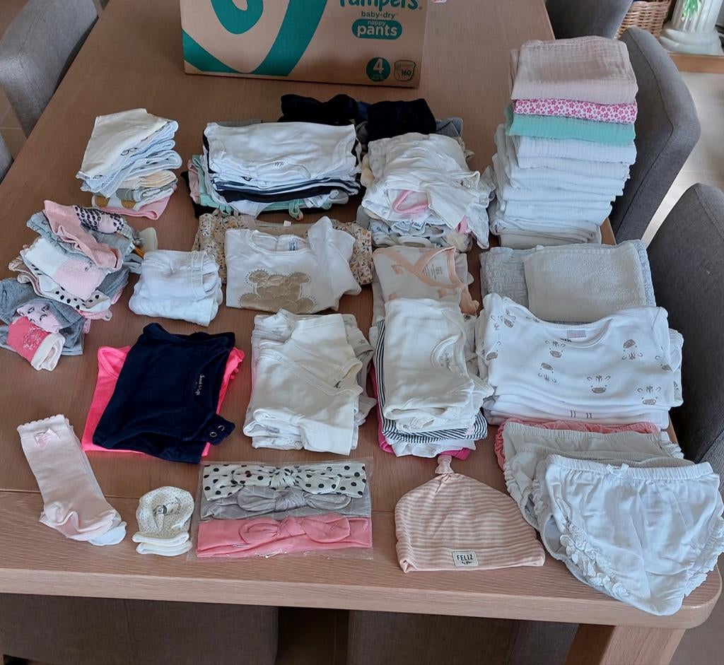 Pakket babykleertjes en allerlei, zie foto!, Ophalen
