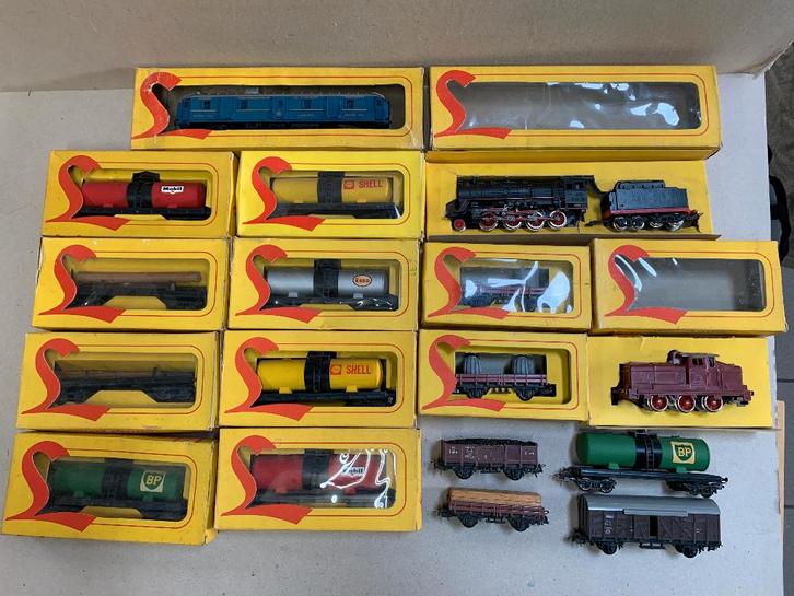 Vintage Lima HO : 2 locos et 15 wagons, très bon état., Hobby & Loisirs créatifs, Trains miniatures | HO, Rails, Lima, Analogique