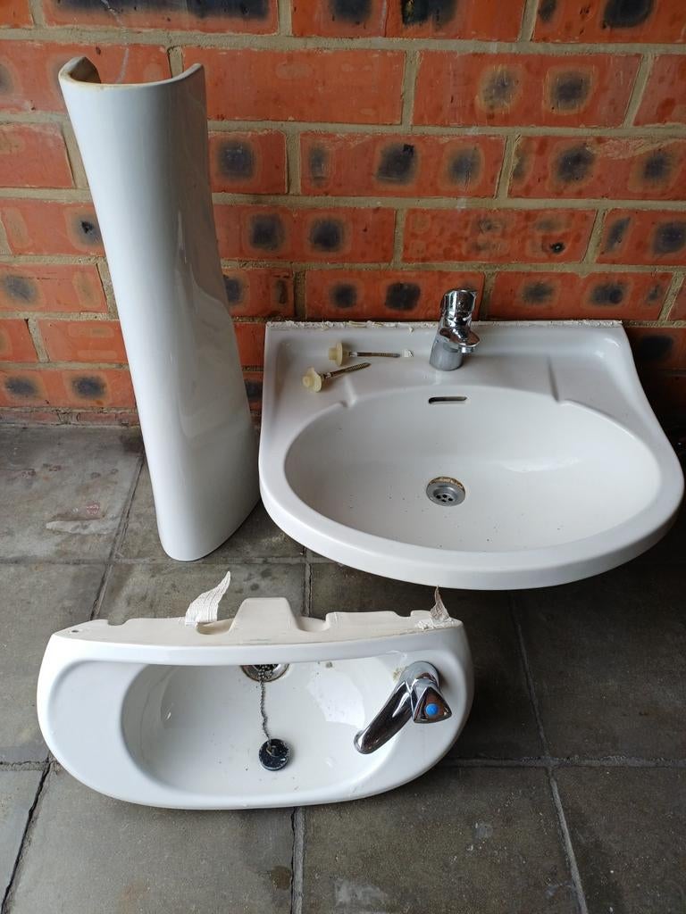 Wastafel op voet en klein WC wastafeltje, Ophalen, Wastafel