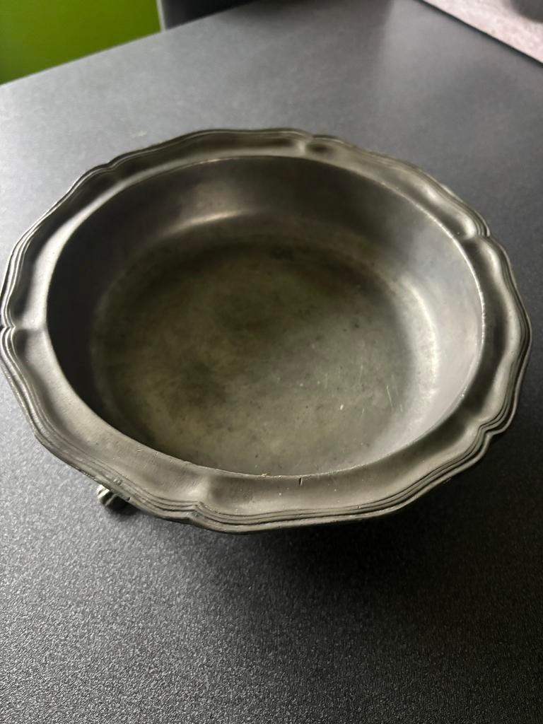 Tinnen schaal, Ophalen