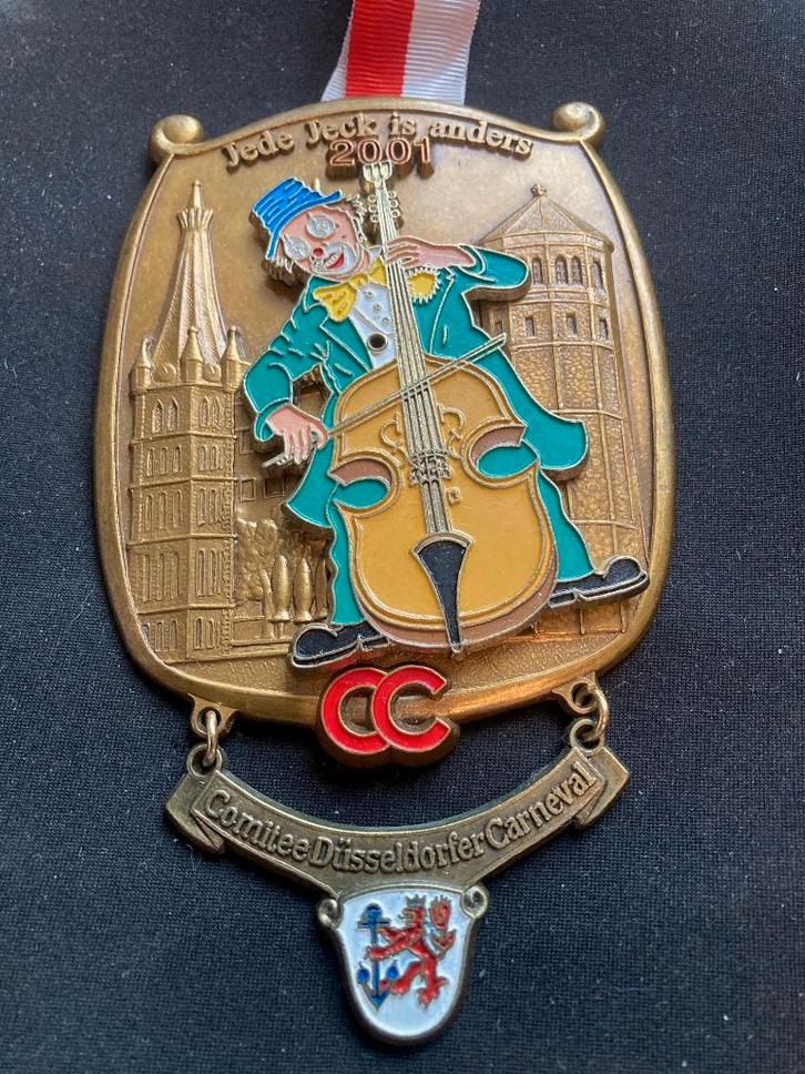 Carnaval medailles CC Comitee Düsseldorfer Carneval, Timbres & Monnaies, Pièces & Médailles, Autres matériaux, Enlèvement ou Envoi