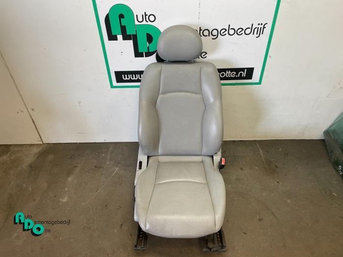 Siège droit d'un Mercedes C-Klasse (C-Klasse 00-), Autos : Pièces & Accessoires, Habitacle & Garnissage, Mercedes-Benz, Utilisé