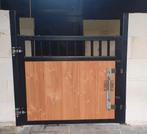 Staldeur mini paard, Mise à l'étable