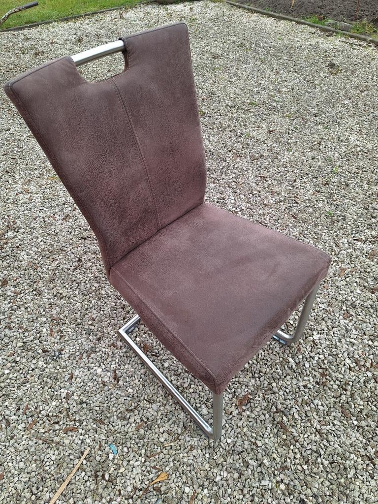 4 gratis stoelen,enkel schade aan onderzijde., Enlèvement