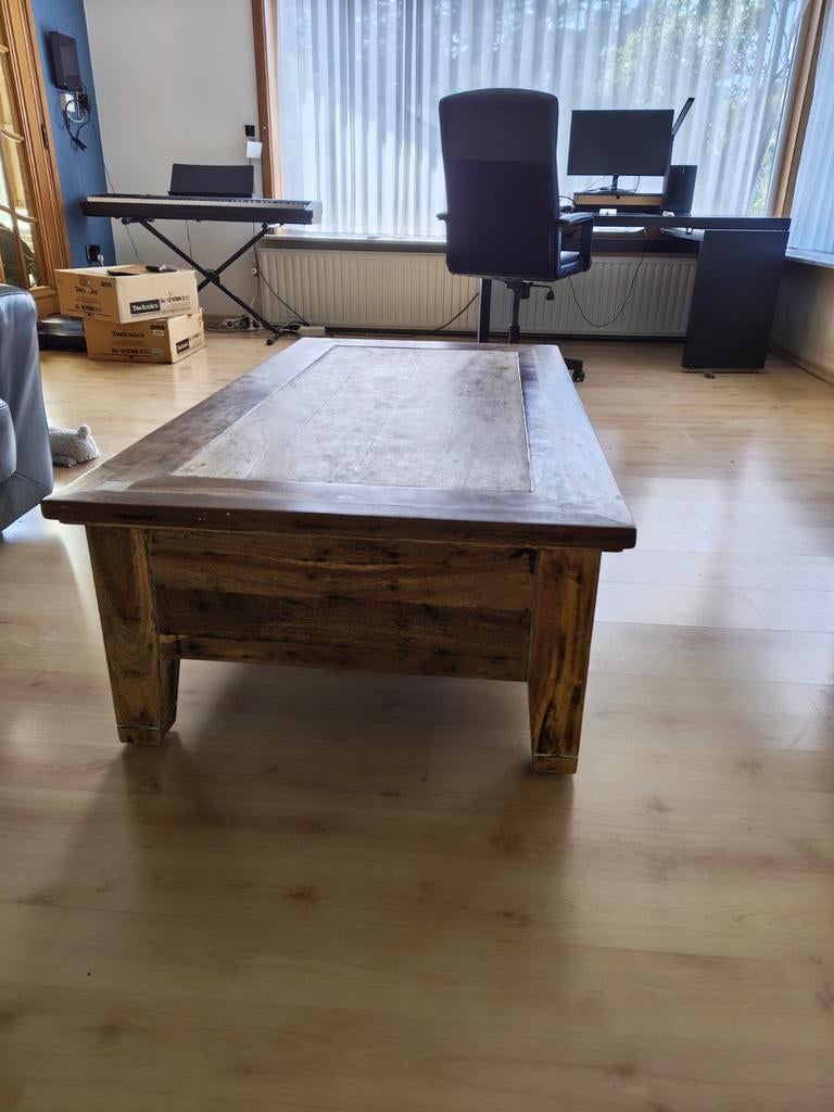 Stevige salon tafel, Huis en Inrichting, Ophalen, Kersenhout