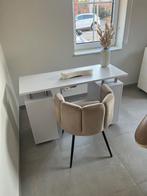 Manicuretafel + stoel, Ophalen, Zo goed als nieuw
