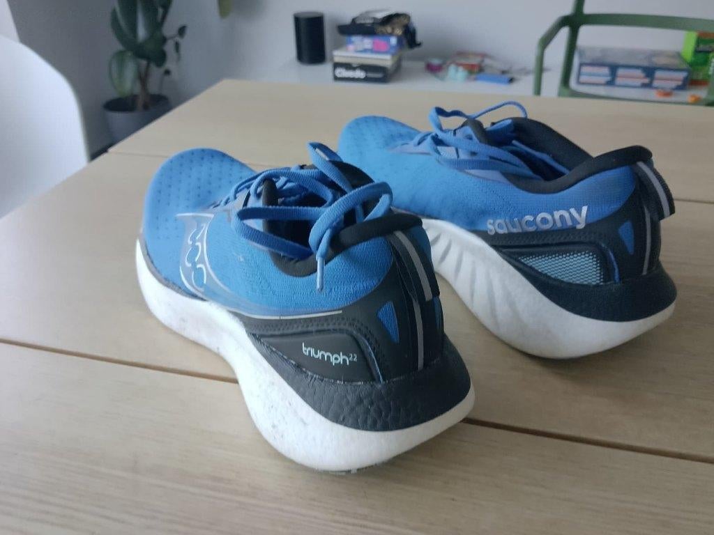 Saucony Triumph 22 maat 43 – max comfort loopschoen, Sport en Fitness, Loopsport en Atletiek, Zo goed als nieuw, Hardloopschoenen