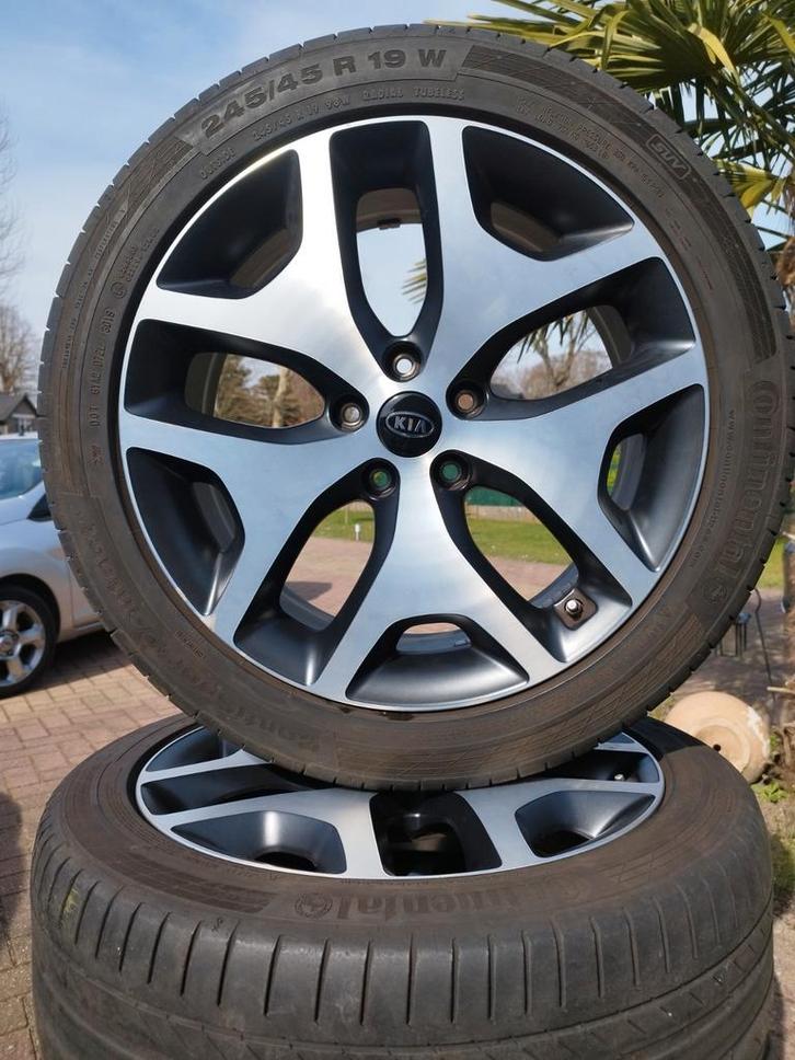 Zomerbanden Continental 245/45/R19 originele Kia Sportage, Auto-onderdelen, Banden en Velgen, Velg(en), Zomerbanden, 19 inch, 245 mm