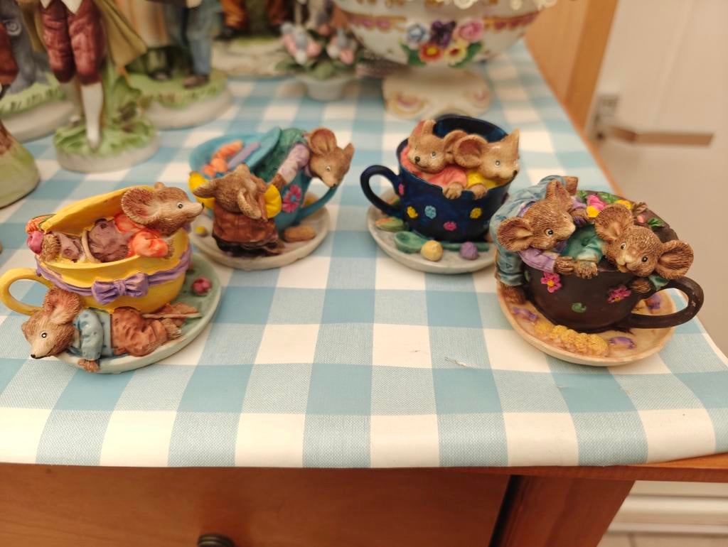 4 Miniatuur thee kopje met twee muizen, Ophalen