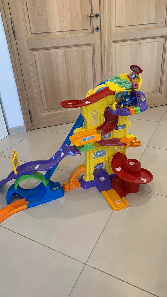 Toet toet auto’s stuntpark Vtech, Ophalen, Gebruikt, 2 tot 4 jaar