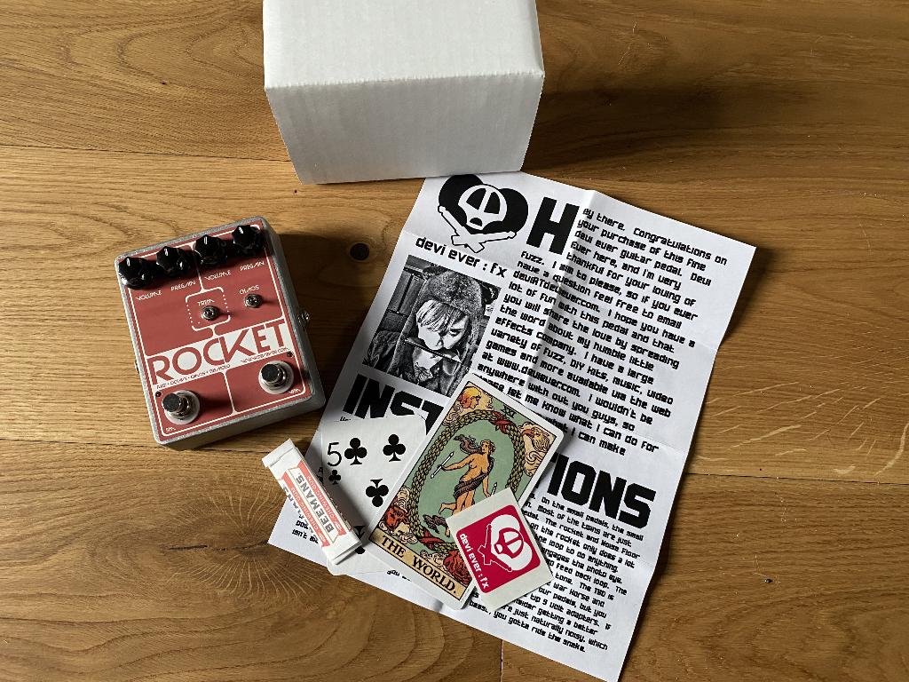 Devi Ever Rocket (rare) Perfect Condition, Enlèvement ou Envoi, Comme neuf, Distortion, Overdrive ou Fuzz