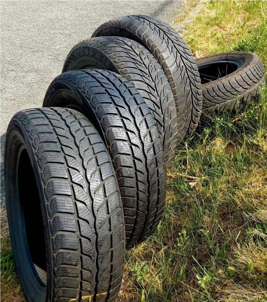 4 pneus hiver 175/65-15 + 1 pneu de réserve, 15 pouces, Pneus hiver, 175 mm, Pneu(s)