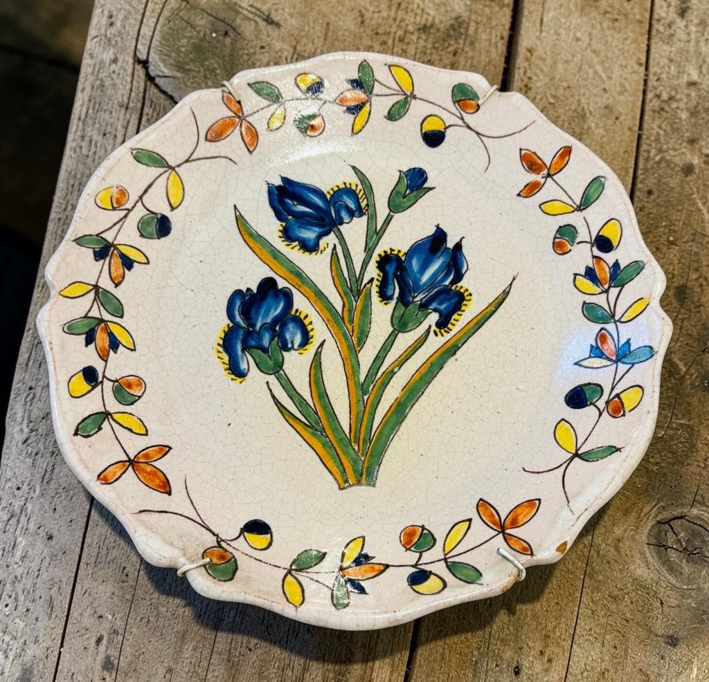 Assiette ancienne faïence de Malicorne – décor floral, Enlèvement