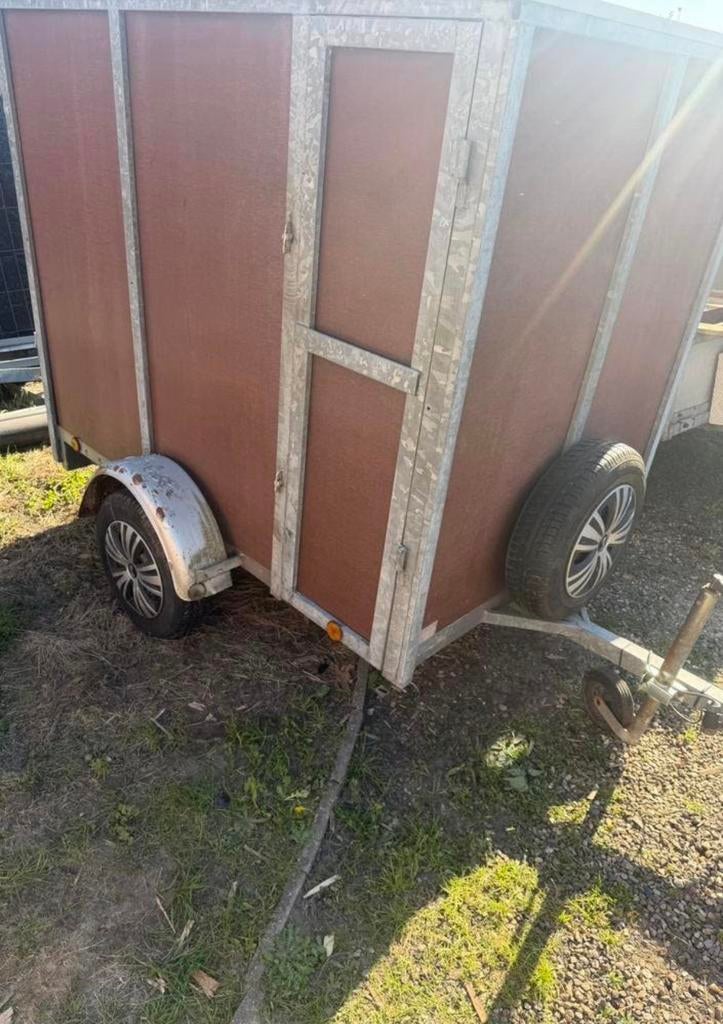 Gesloten aanhangwagen, Enlèvement, Utilisé