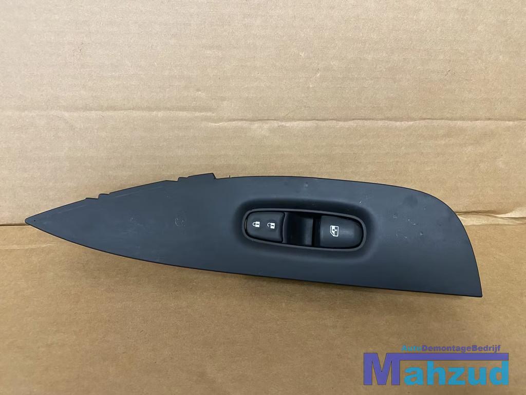 NISSAN QASHQAI 2 J11 Rechts raam schakelaar 2013-2021, Nissan Motor Co., Ltd., Takashima 1-chome 1-1
220-8686  Yokohama, Utilisé