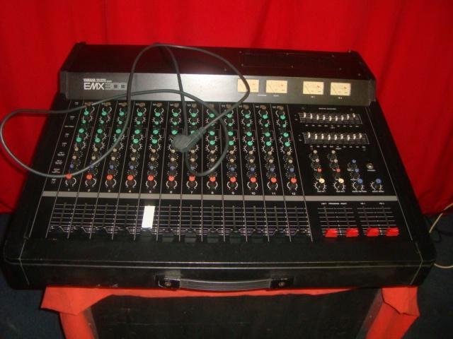 Usagé/Vintage : Mixeur de puissance 12 canaux Yamaha EMX 300, Musique & Instruments, Tables de mixage, Utilisé, 10 à 20 canaux