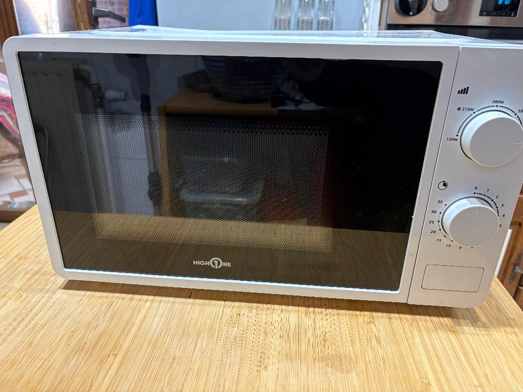 HIGH ONE magnetron van 20 tot 700 W, Elektronische apparatuur, Microgolfovens, Gebruikt, Microgolfoven, 45 tot 60 cm, Hete lucht