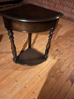 Hoektafeltje in notenlaar, Ophalen