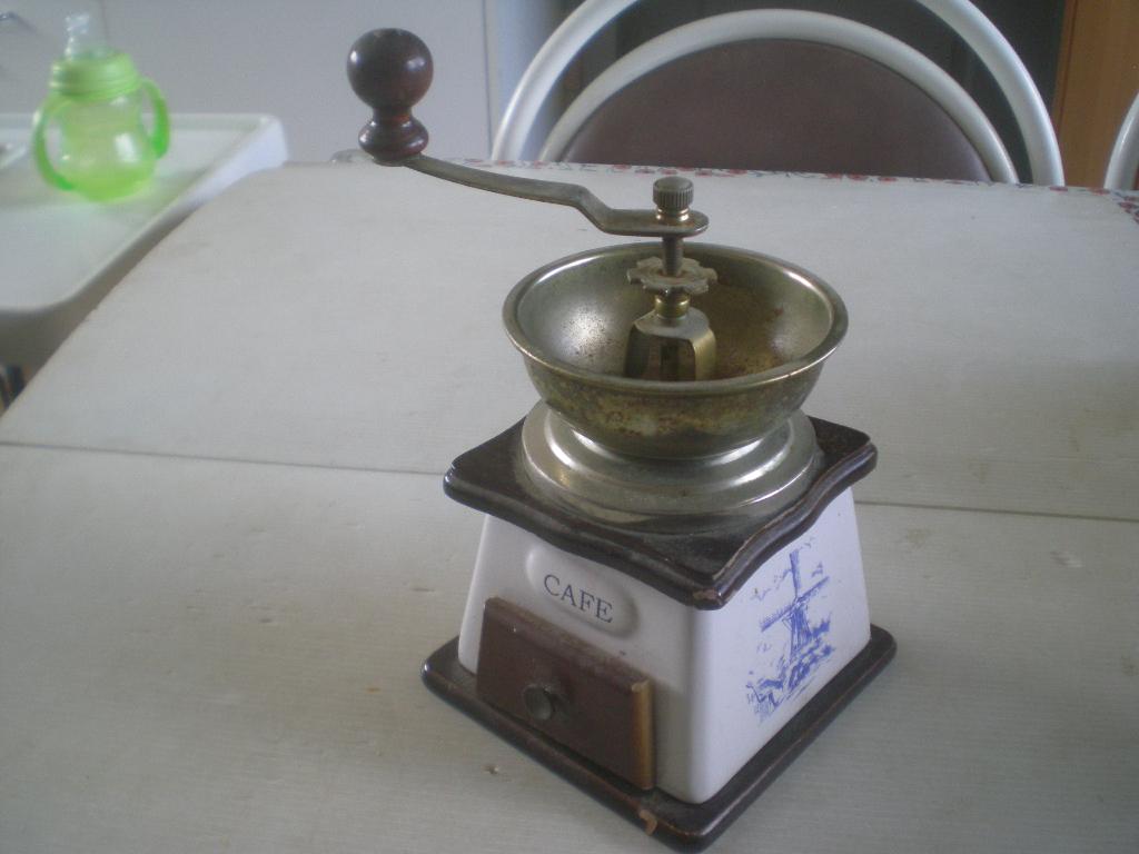 Koffiemolen 1, Antiek en Kunst, Ophalen