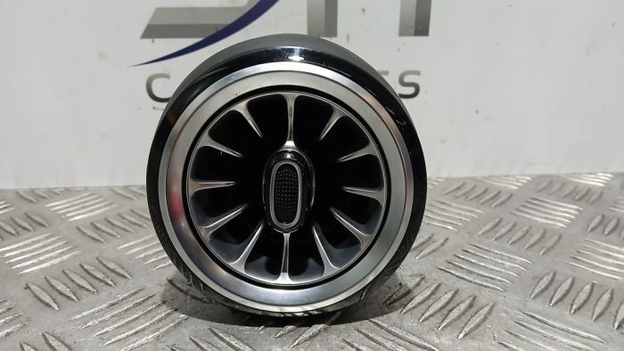 Grille aération tableau de bord d'un Mercedes CLA, Autos : Pièces & Accessoires, Tableau de bord & Interrupteurs, Mercedes-Benz