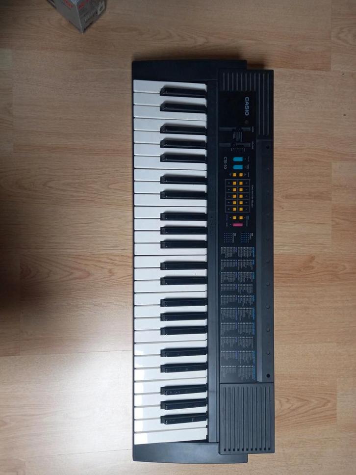 Casio CTK-50 keyboard + adapter + leerboekjes, Musique & Instruments, Claviers, 49 touches, Casio, Enlèvement