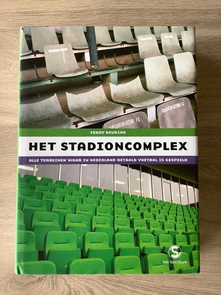 Het Stadioncomplex - Ferry Reurink, Boeken, Sportboeken, Zo goed als nieuw, Balsport, Ophalen of Verzenden